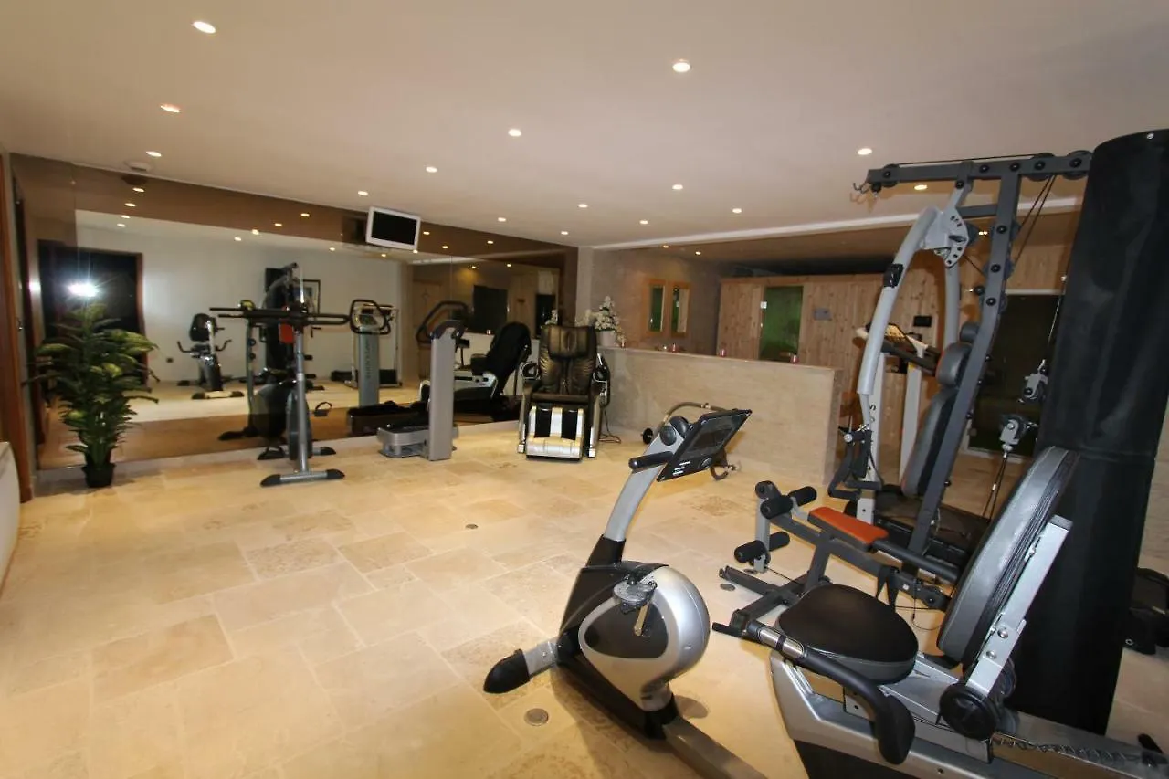 Bed & Breakfast Havre De Paix: 5-Star Prestige Retreat with Spa & Heated Pool Mougins
